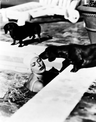 Joan-Crawford-and her dachshunds